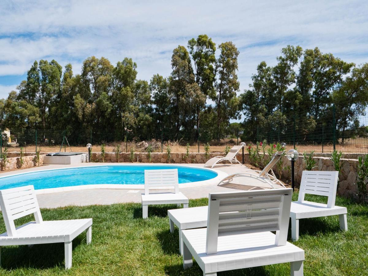 Villetta Con Piscina Budoni Affitti Spiaggia 700 Mt מראה חיצוני תמונה