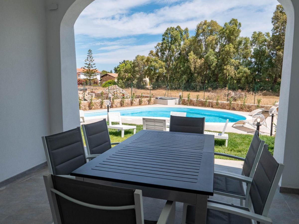 Villetta Con Piscina Budoni Affitti Spiaggia 700 Mt מראה חיצוני תמונה