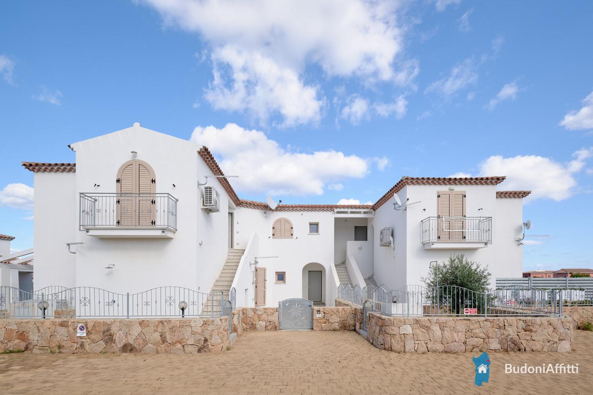 Villetta Con Piscina Budoni Affitti Spiaggia 700 Mt מראה חיצוני תמונה